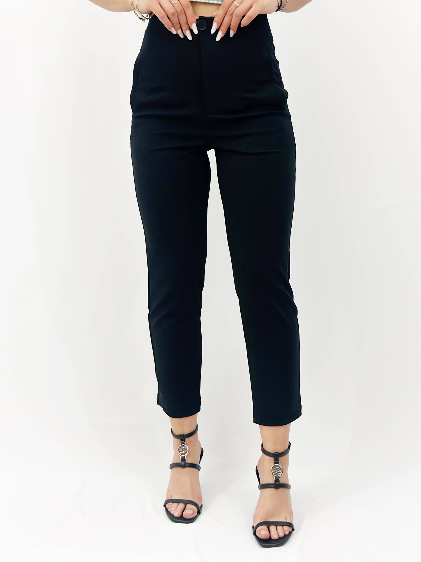 Pantaloni versatili din poliester și lycra – mix perfect între casual și elegant