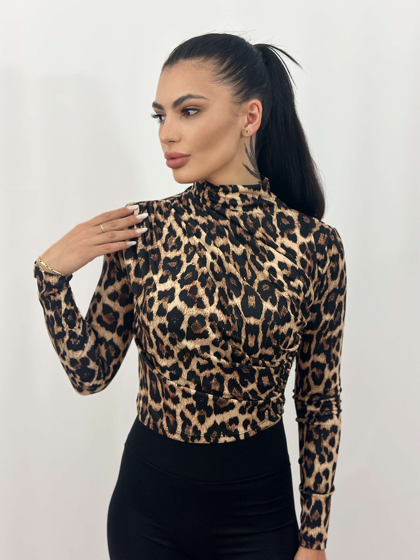 Bluză cu imprimeu leopard din bumbac – îndrăznește să ieși în evidență