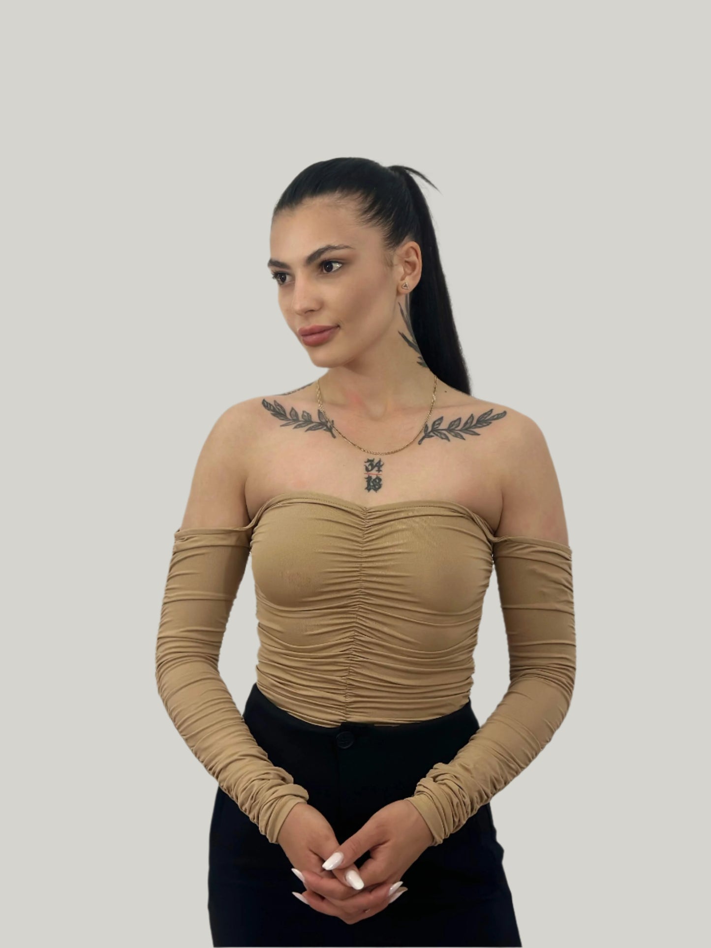Bluză cu umeri goi