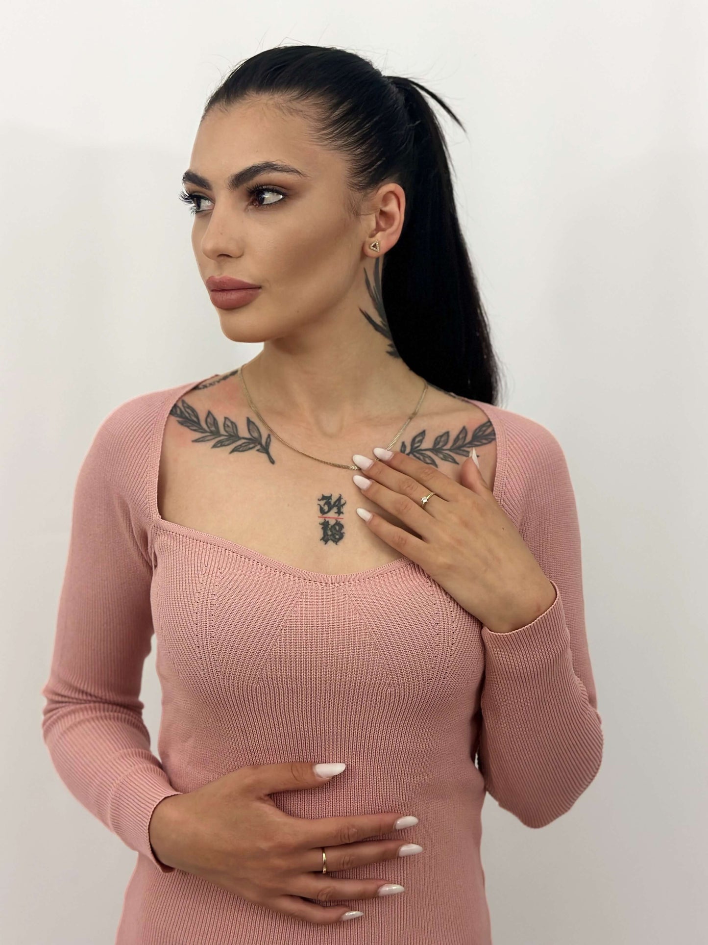Bluză roz cu mânecă lungă din tricotaj– confort și feminitate în orice sezon