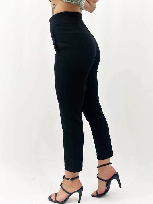 Pantaloni versatili din poliester și lycra – mix perfect între casual și elegant