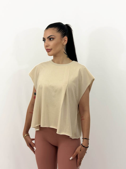 Tricou basic larg crem – confort și simplitate într-o piesă versatilă